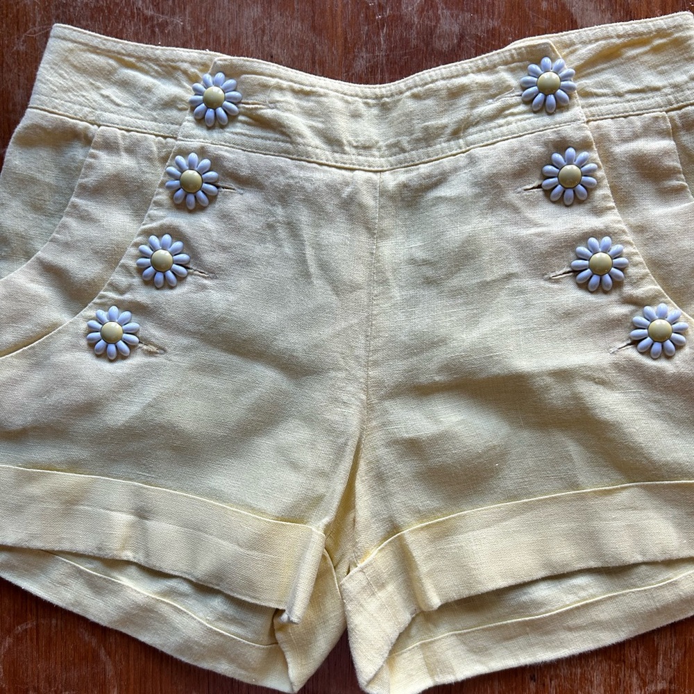 Betsey Johnson daisy button shorts